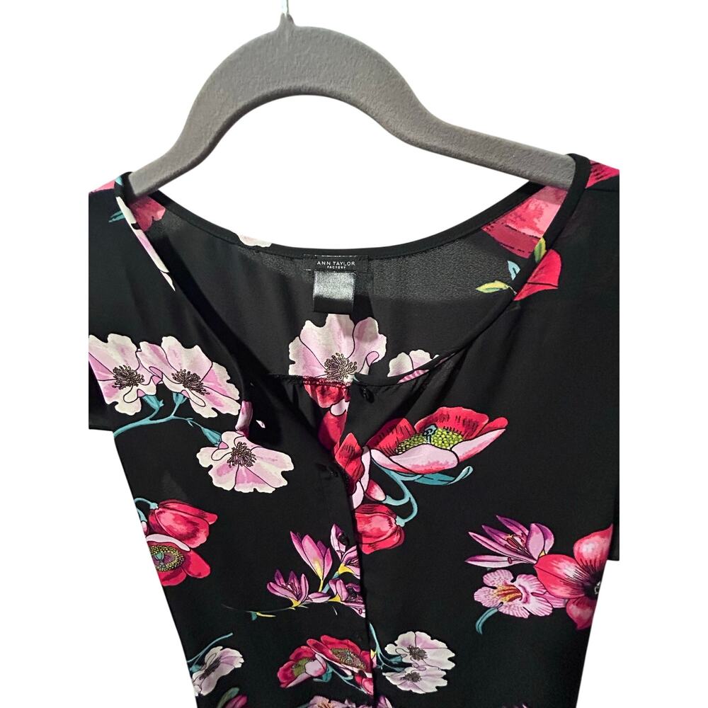 Ann Taylor Factory Floral Blouse Black Pink Short Sleeve Top Large - Picture 6 of 8